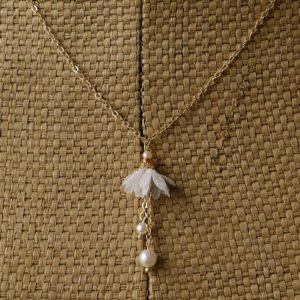 Pendentif fleur et perles