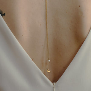 Collier de dos avec pendentifs perle et lune