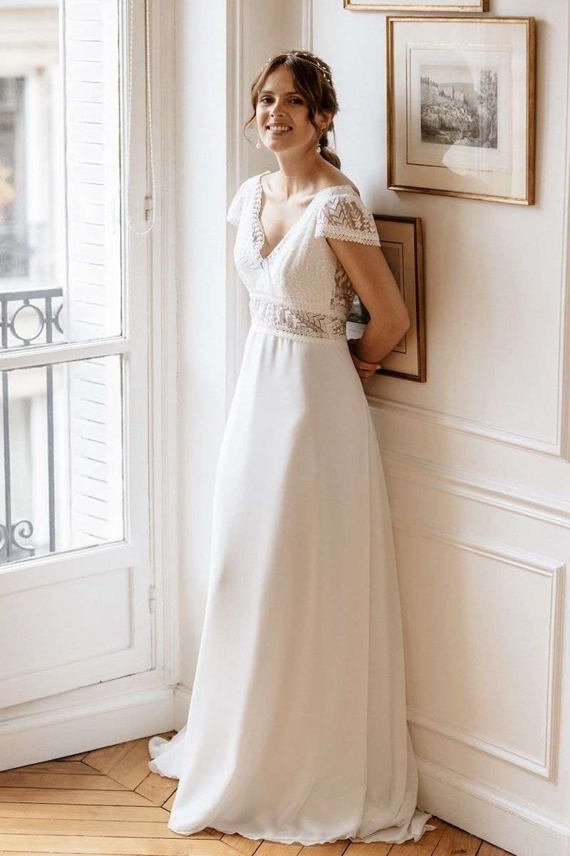 Décolleté V et manches courtes