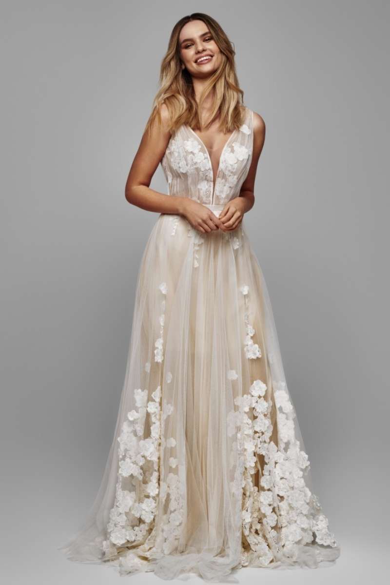 Robe de mariée caramel nude en tulle sans manche Sylwia Kopczynska