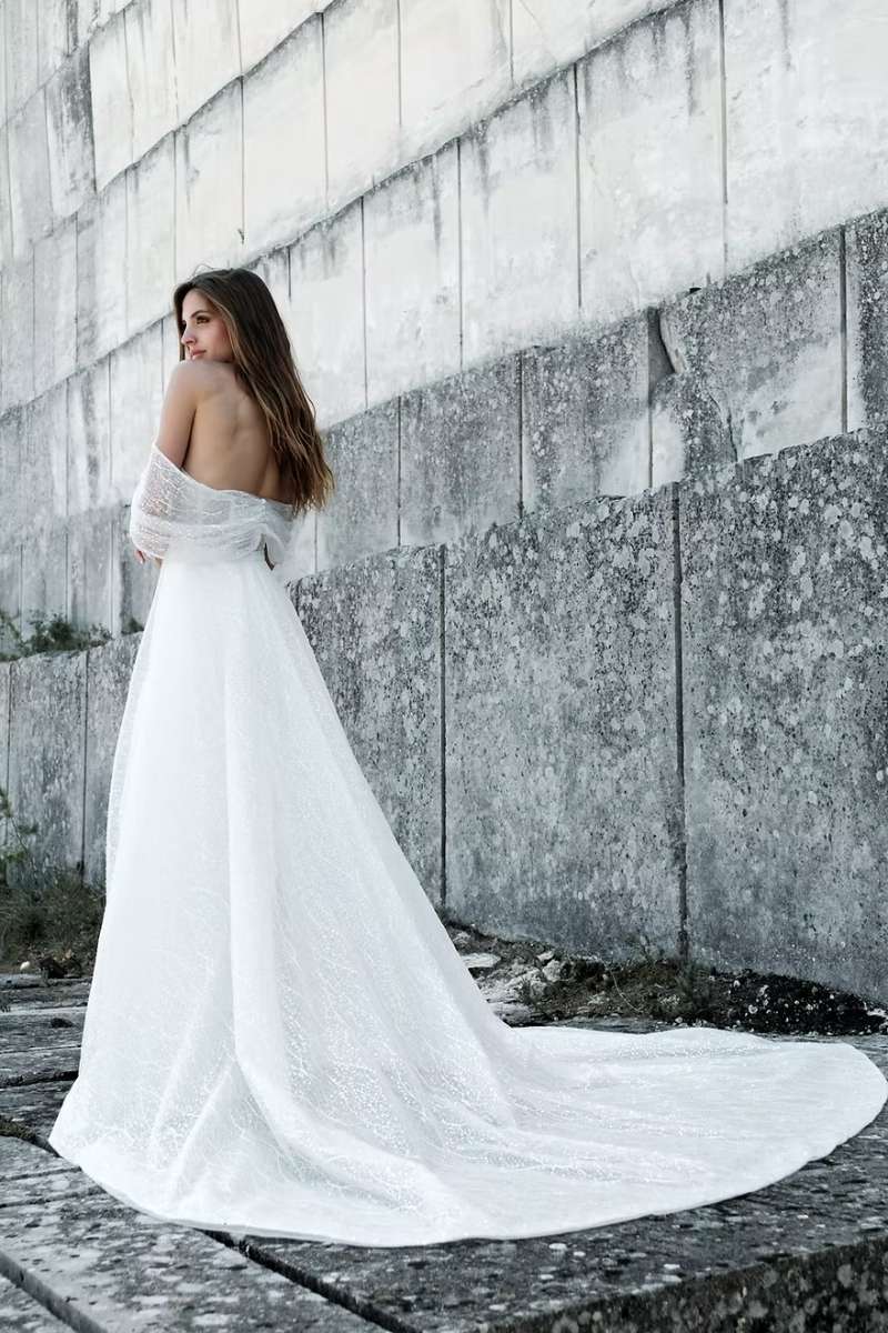 Robe de mariée droite avec traine amovible à sequins Manon Gontero