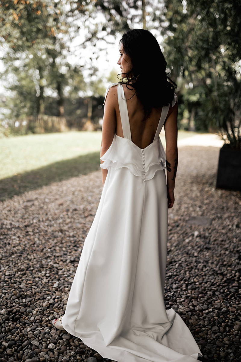 Albertine-Madame-Est-Couturiere-robe-mariee-boheme-sans-dentelle.jpg Robe de mariée d'occasion à bretelles et dos nu