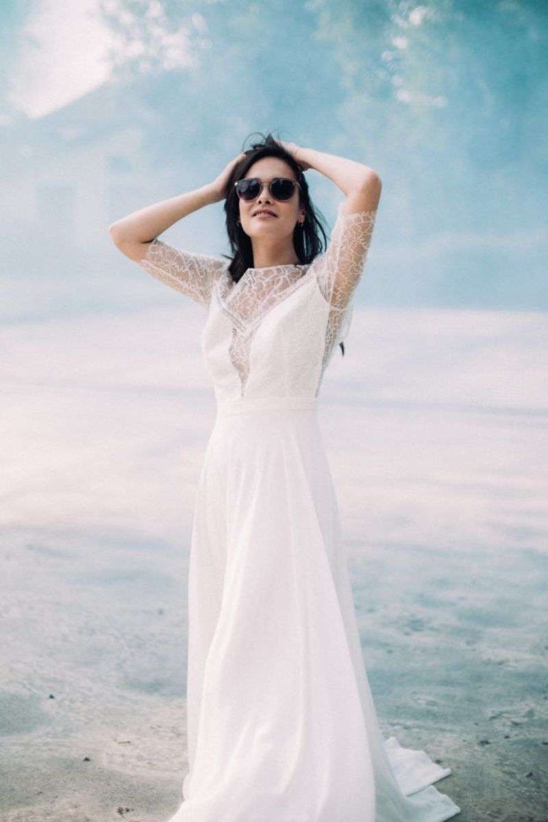 Robe de mariée col bateau en dentelle et mousseline fluide