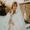 Cape-Alicia-AureliaPrado-mariage-hiver.jpg Manteau de mariée pour mariage d'hiver Aurélia Prado