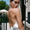CatchMe-DonatelleGodart-grand-dos-nu.jpg Robe de mariée col américain en satin avec fente Donatelle Godart