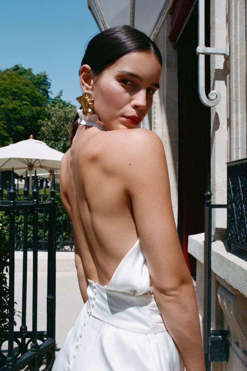 CatchMe-DonatelleGodart-grand-dos-nu.jpg Robe de mariée col américain en satin avec fente Donatelle Godart