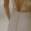 Celeste-AtelierSwan-robe-mariee-seconde-main-lyon.jpeg Dos nu en organza brodé de fleurs et sequins Atelier Swan