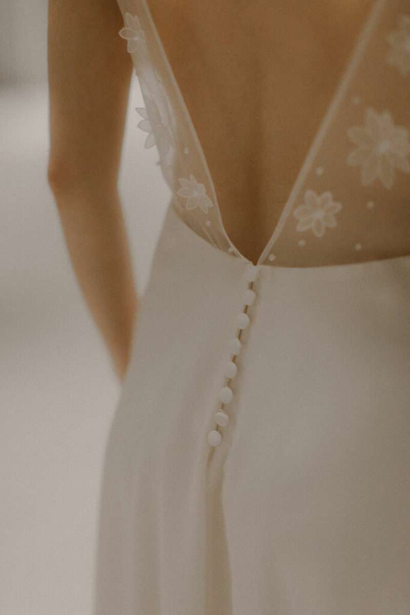 Dos nu en organza brodé de fleurs et sequins Atelier Swan