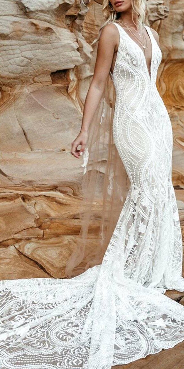 Robe de mariée originale en dentelle avec grande traîne Lovers Society