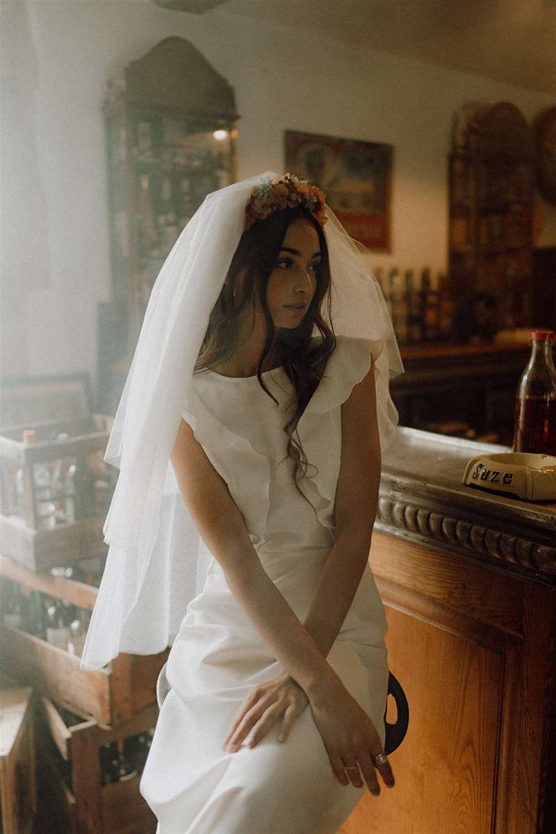 Chopin-MadameEstCouturiere-robe-mariee-occasion-lyon.jpg Robe de mariée fluide et simple en crêpe Madame Est Couturière