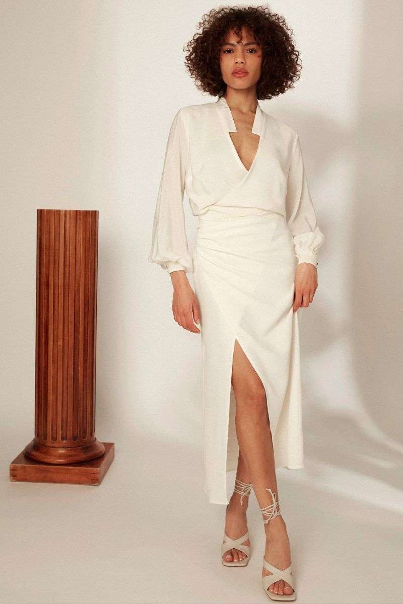 Dalem-UniParis-blouse-ensemble-mariage.jpg Chemisier de mariée manches longues bouffantes cache-coeur Uni Paris