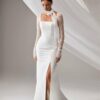 Diabla-MillaNova-robe-mariee-col-carre.jpg Robe de mariée fendue manches longues glamour Milla Nova