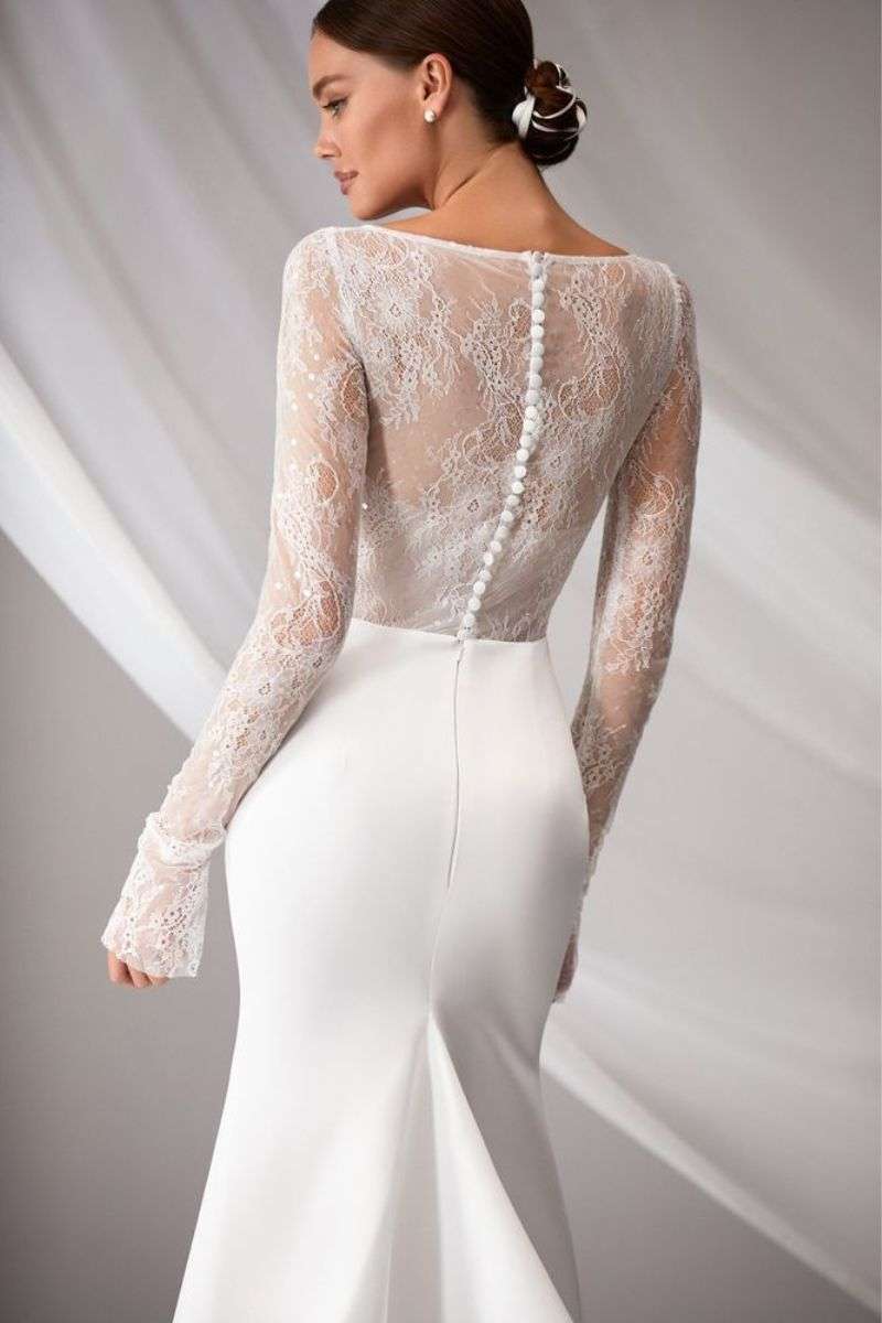 Diabla-MillaNova-robes-mariee-occasion-lyon.jpg Robe de mariée sirène en dentelle et satin moderne Milla Nova