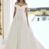 Robe de mariée col bardot A-line et grande traîne Pronovias