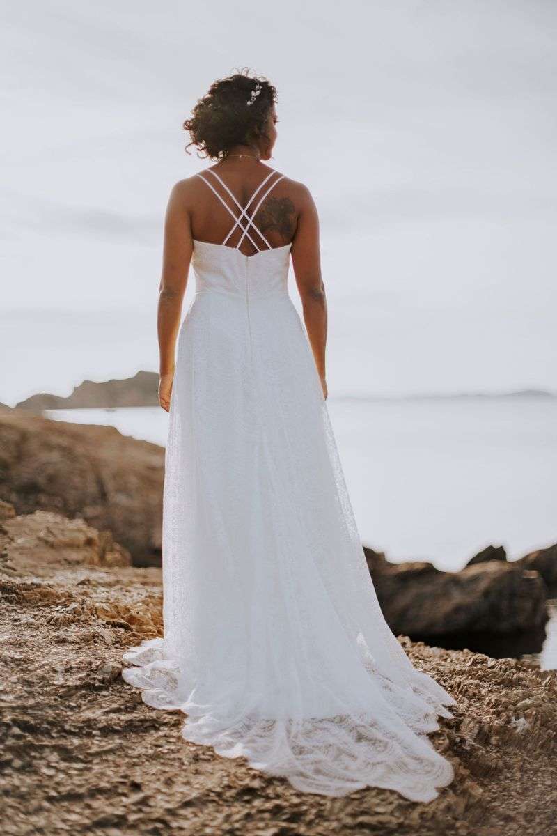 Eleonore-AureliaPrado-robes-mariee-occasion-lyon.jpg Robe de mariée en dentelle à bretelles Aurélia Prado
