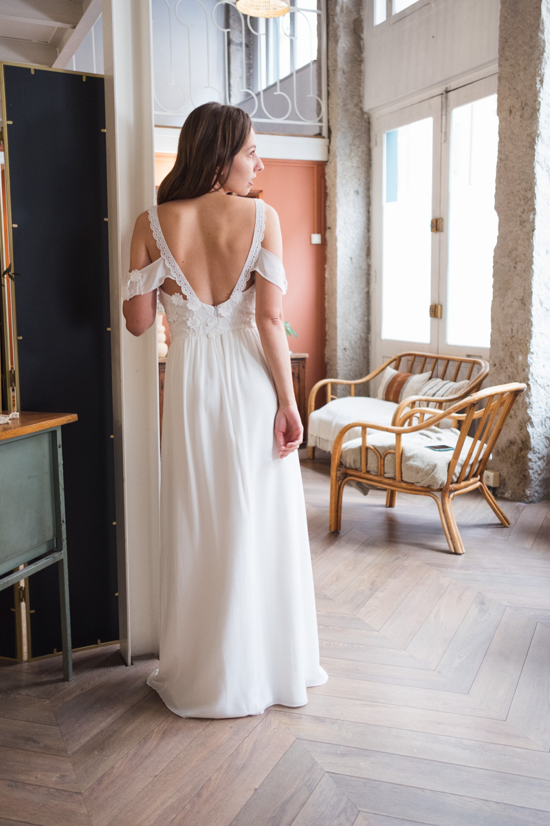 Elia-un-soupcon-emilie-robe-de-mariee-dos-nu.jpg