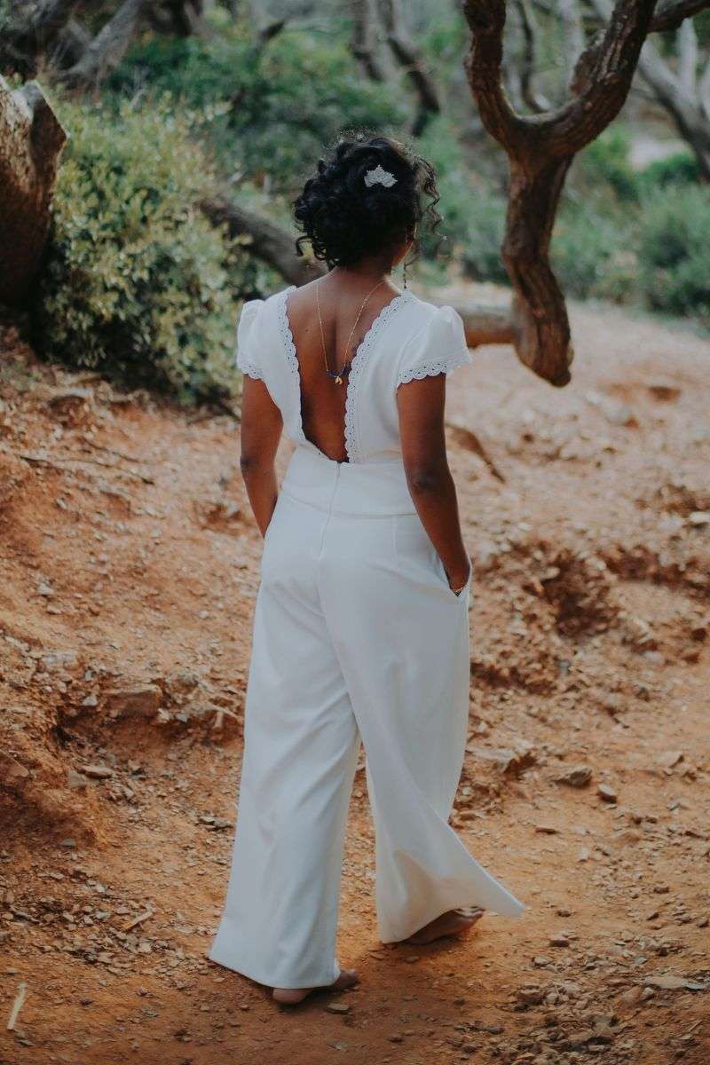 Erika-AureliaPrado-combipantalon-mariee.jpg Combinaison de mariée pour mariage civil Aurélia Prado