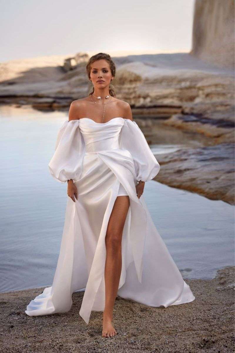 Federica-MillaNova-outlet-robes-marieelyon.jpg Robe de mariée bustier drapé manches bouffantes Milla Nova