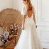 Gabrielle-ElsaGary-dos-nu-manches-courtes.jpg Robe de mariée bohème en dentelle et sequins fluide Elsa Gary