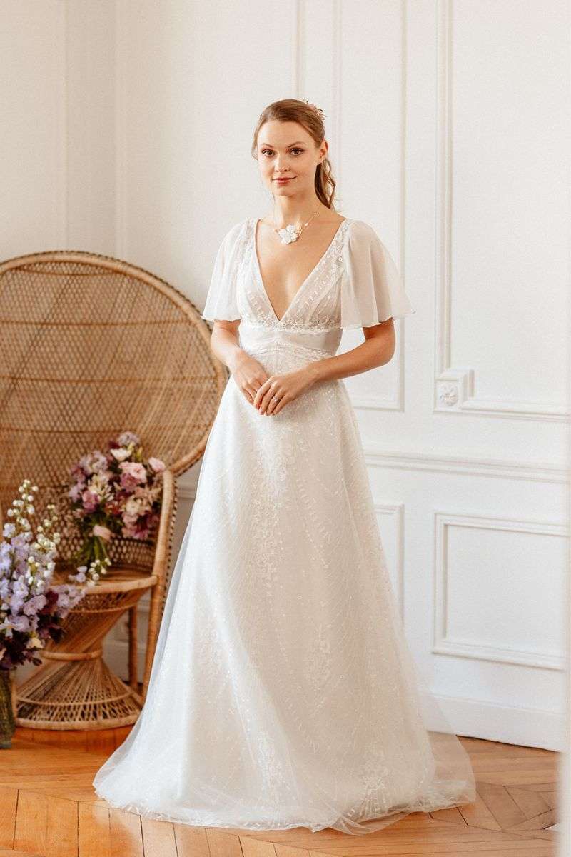Gabrielle-ElsaGary-robe-mariee-dentelle-romantique.jpg Robe de mariée dos nu manches fluides Elsa Gary