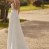 Glory-Rosa-Clara-dos-nu-mariee.jpg Robe de mariée princesse moderne avec dos nu et bretelles Rosa Clara