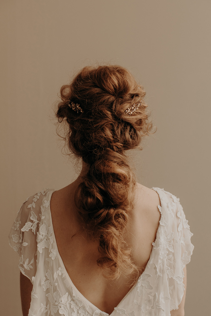 Harriet-peigne-mariee-dore-La-Chambre-Blanche.jpeg