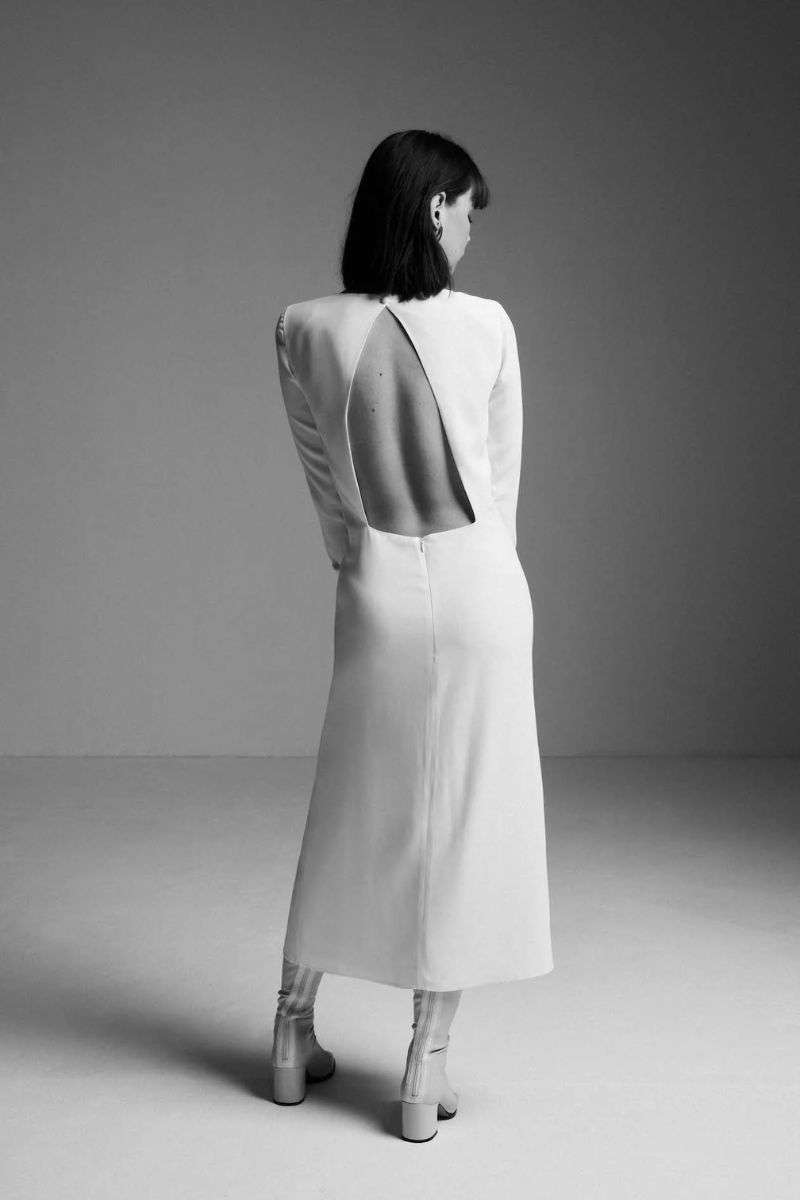 Hauteville-UniParis-robe-mariage-civil-courte.jpg Robe longueur midi dos nu inversé pour mariage civil UniParis