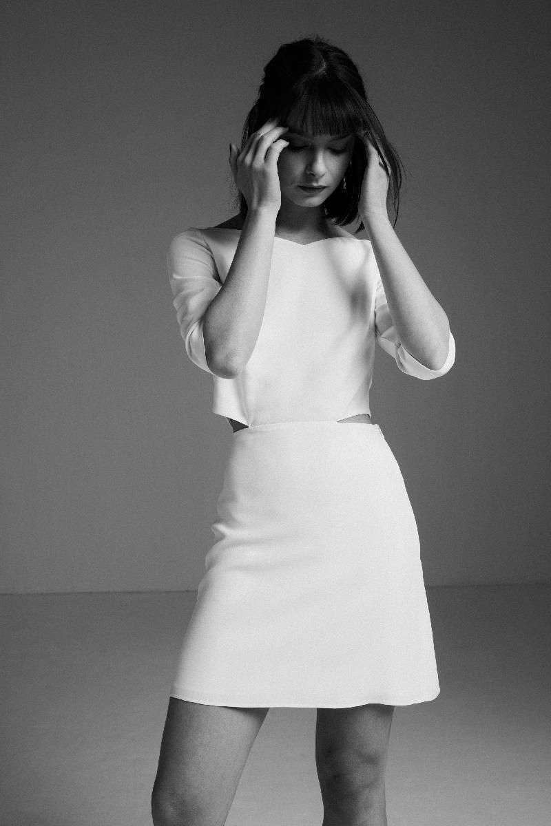 Hericourt-UniParis-robe-courte-mariage-civil.jpg Robe de mariée courte trapèze élégante Uni Paris