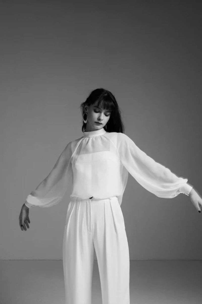Honfleur-UniParis-blouse-transparent-col-montant.jpg Top mariage transparent à manches longues Uni Paris