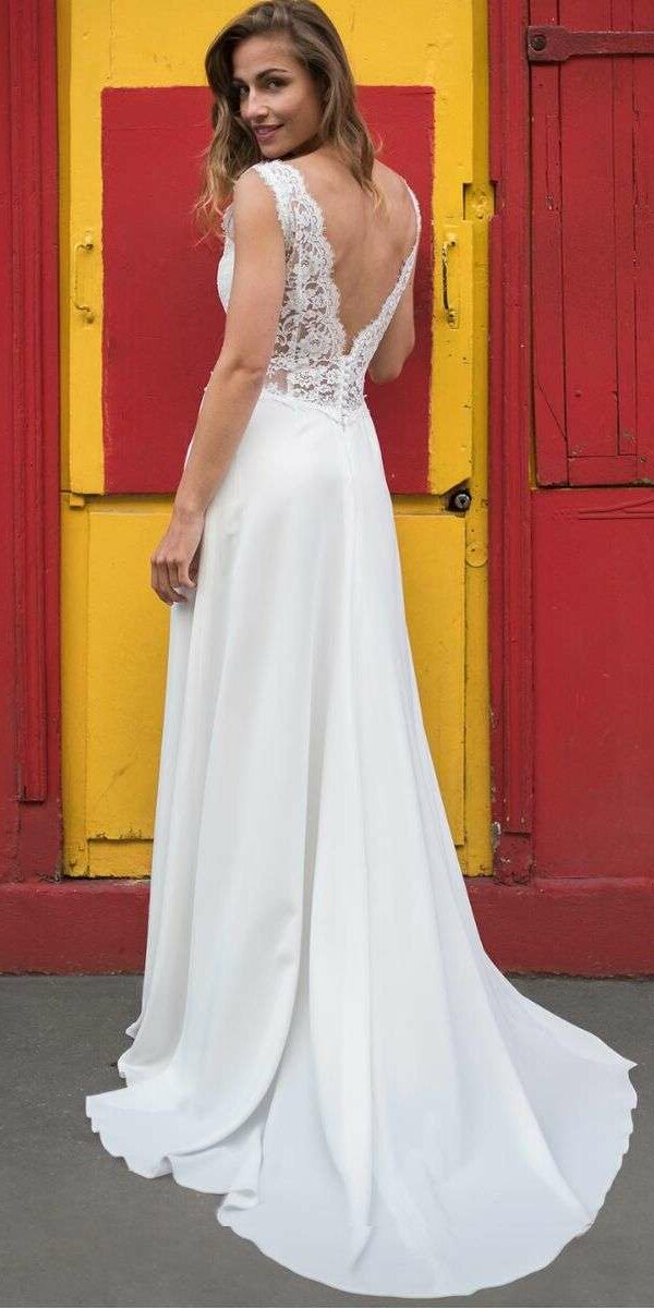 Robe de mariée dos nu V en dentelle et crêpe fluide Marie Laporte