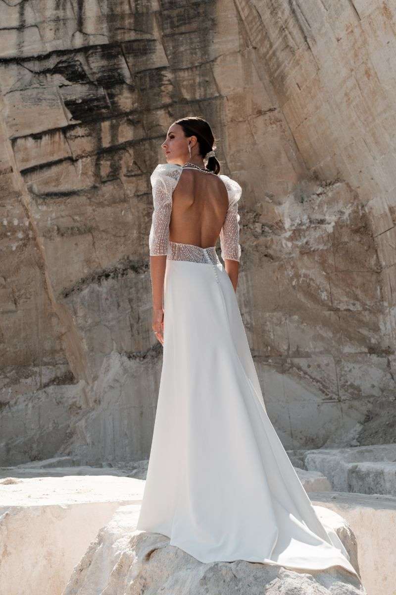 Jaspe-ManonGontero-robe-mariee-sequins.jpg Robe de mariée manches longues épaulettes et grand dos nu Manon Gontero