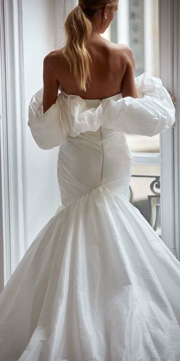 Robe de mariée moderne et glamour en taffetas manches off shoulder Milla Nova