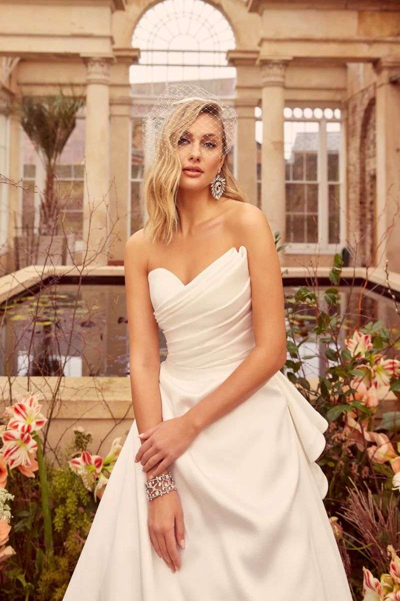 Kyra-RonaldJoyce-robes-mariee-occasion-lyon.jpg Robe de mariée A-line bustier intemporelle Ronald Joyce