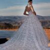 Lapis-Pronovias-longue-traine.jpg