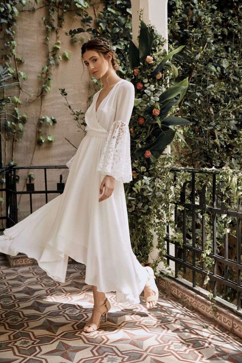 Lara-MaisonJu-robe-mariage-civil-annecy.jpg Robe de mariage civil bohème fluide Maison Ju