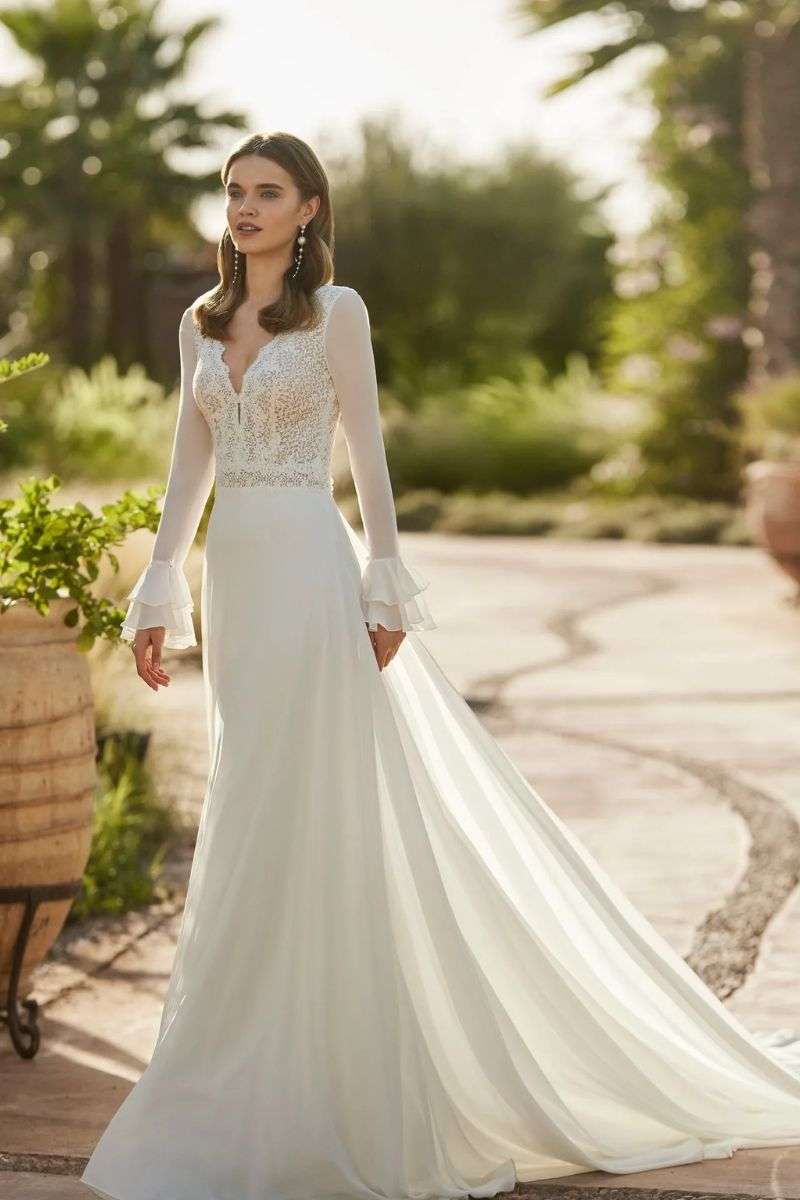 Robe pour mariage d'hiver en dentelle et mousseline fluide Alma Novia