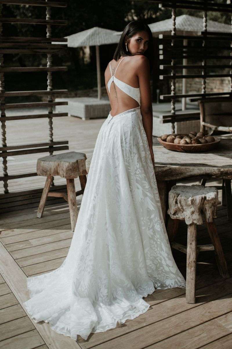 Robe de mariée fluide et légère avec grand dos nu Manon Gontero