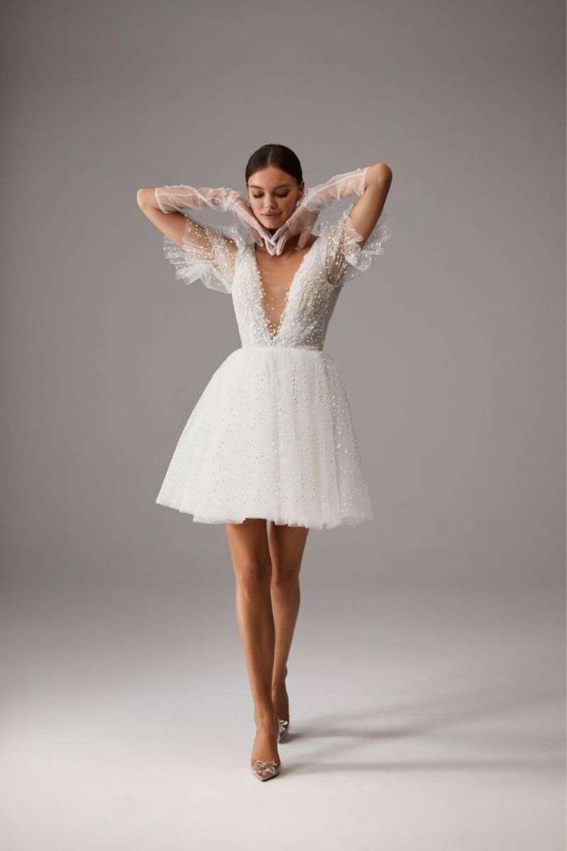 Luv-MillaNova-robe-courte-mariage-civil.jpg Robe de mariée courte avec jupe tutu en tulle manches bouffantes Milla Nova