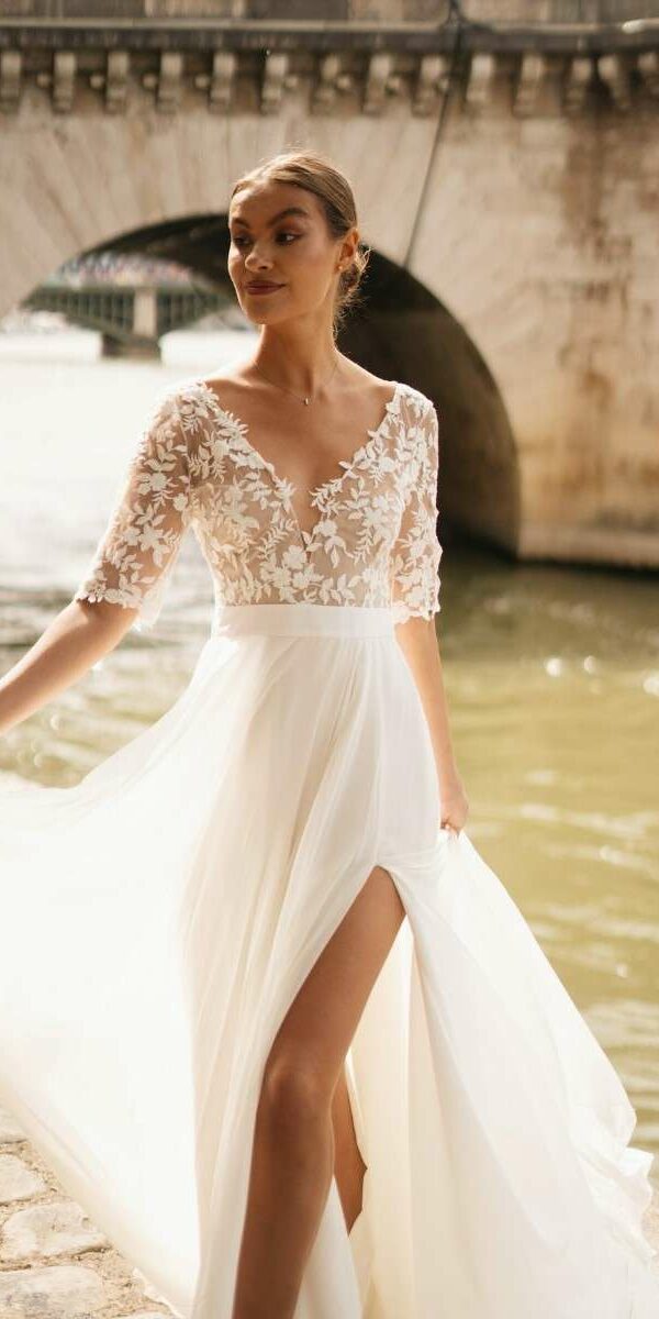 Robe de mariée fendue en mousseline et dentelle Oksana Kokhan