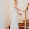 Robe de mariée droite et fluide à manches longues fendues Boudoir De Zoé