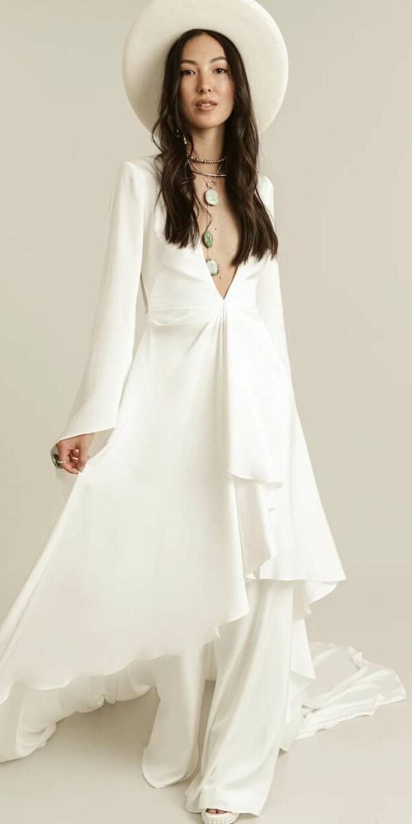 Robe de mariée fluide originale à manches longues Rue de Seine
