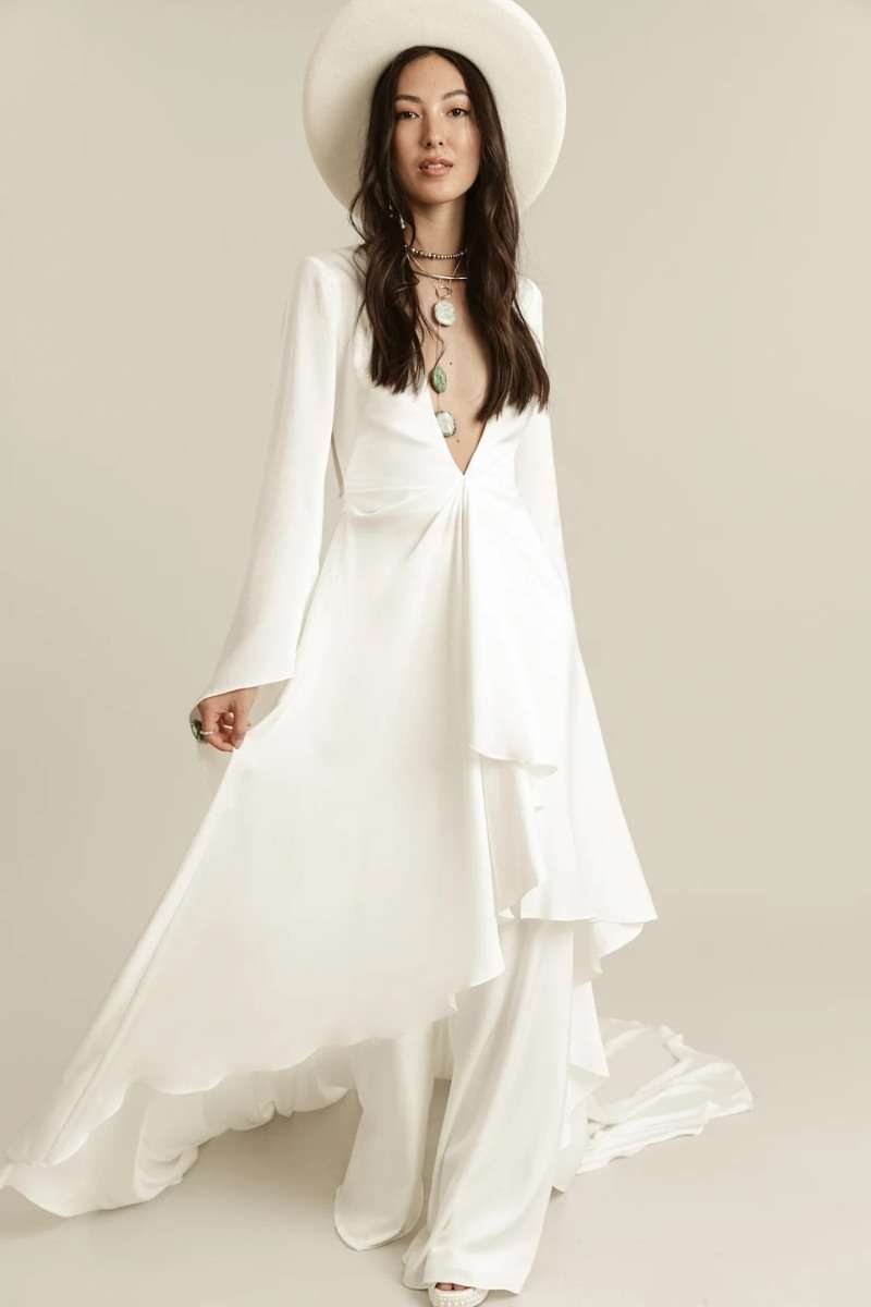 Robe de mariée fluide originale à manches longues Rue de Seine