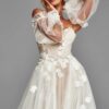Robe de mariée princesse broderies fleurs manches bouffantes amovibles Sylwia Kopczynska