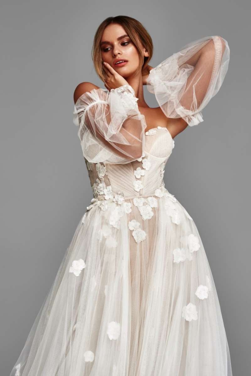 Robe de mariée princesse broderies fleurs manches bouffantes amovibles Sylwia Kopczynska