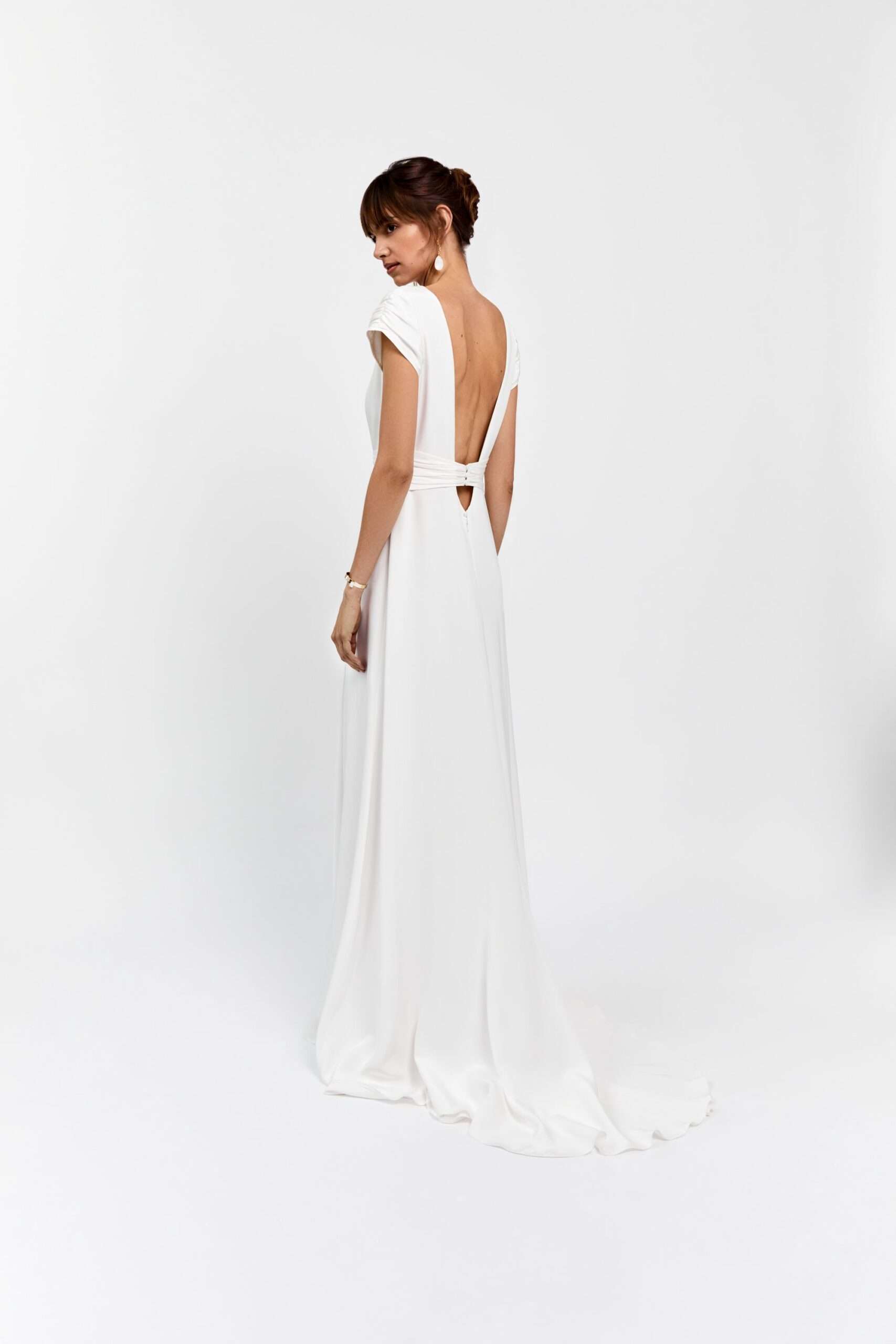 Robe de mariée simple et fluide dos nu Carta Branca