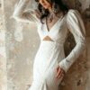 Robe de mariée originale manches longues épaulettes Rue de Seine