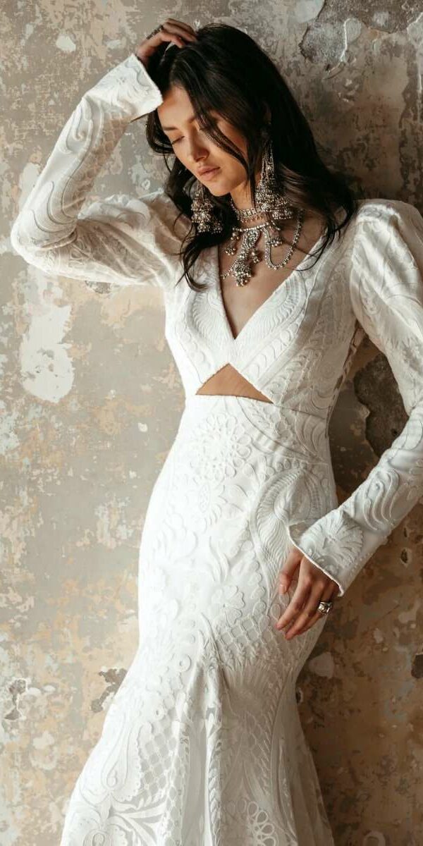Robe de mariée originale manches longues épaulettes Rue de Seine