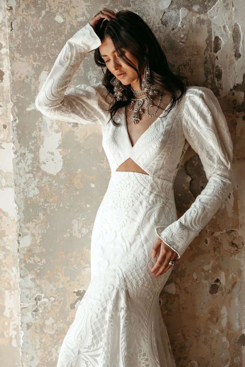Robe de mariée originale manches longues épaulettes Rue de Seine