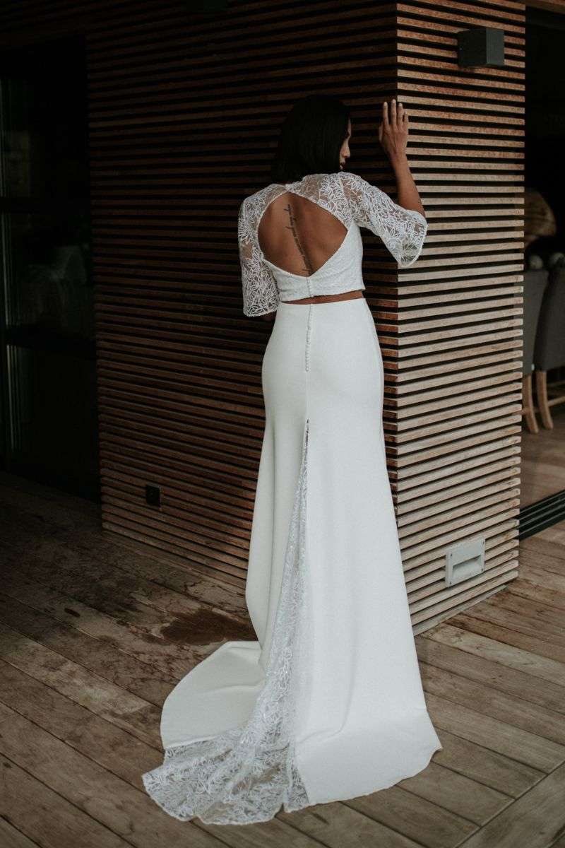 Nusa-Dua-ManonGontero-crop-top-jupe.jpg Robe de mariée deux pièces de seconde main Manon Gontero