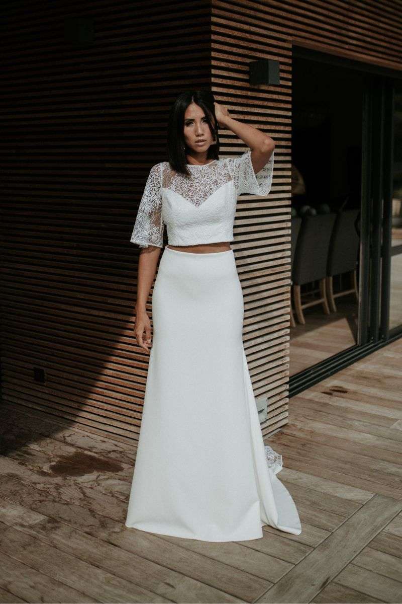 Nusa-Dua-ManonGontero-ensemble-mariee.jpg Top en tulle sequins et jupe sirène avec traîne dentelle Manon Gontero